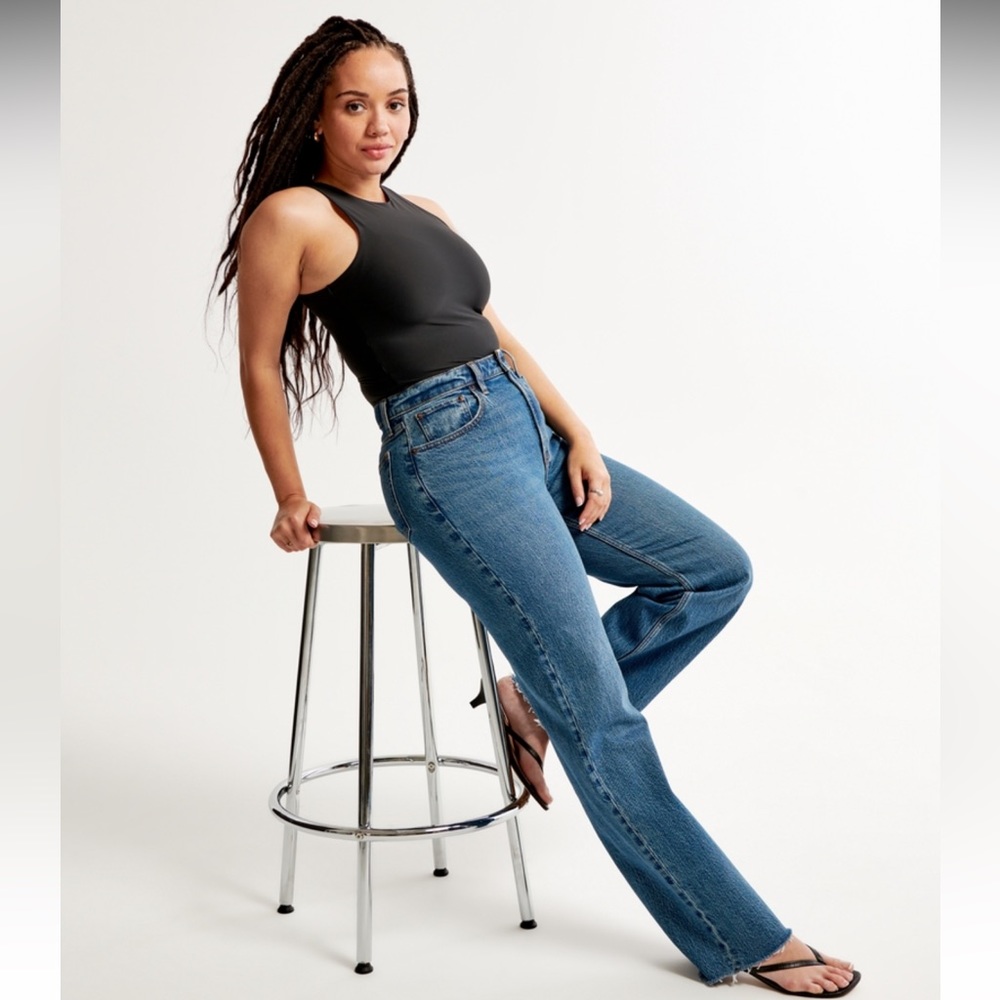 Abercrombie Curve Love 90’s ultra High-rise Straight Jean
